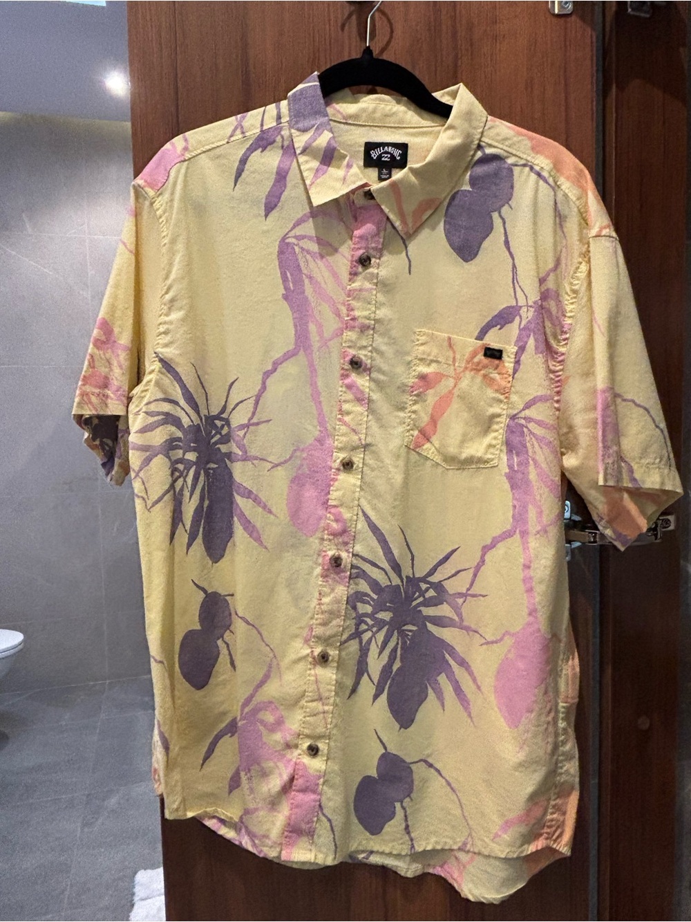 Billabong Men’s Tropical Short Sleeve Button-Up Shirt – Size Large